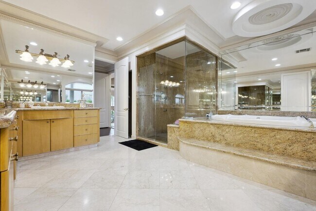 Building Photo - 5344 Leghorn Ave