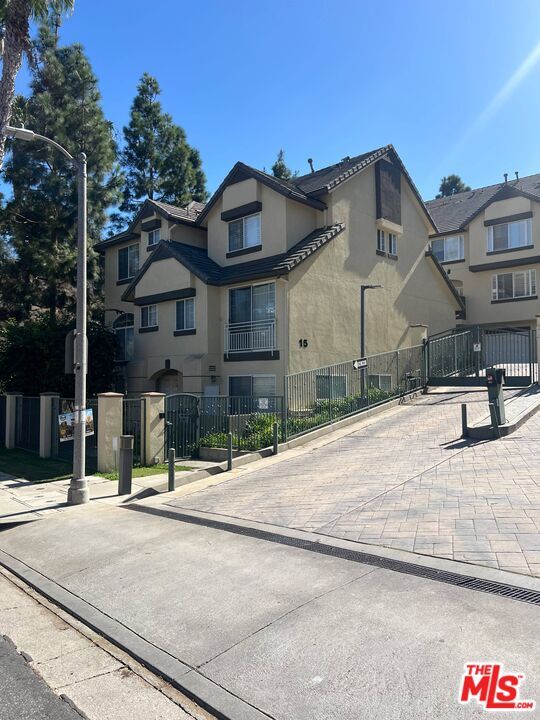 Building Photo - 4600 Don Lorenzo Dr