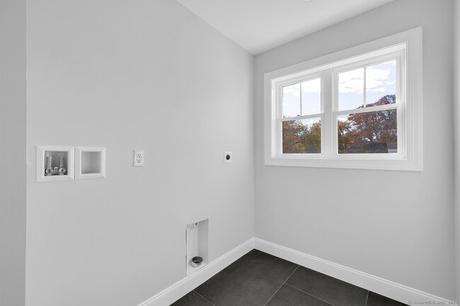 Building Photo - 197 Vesper St