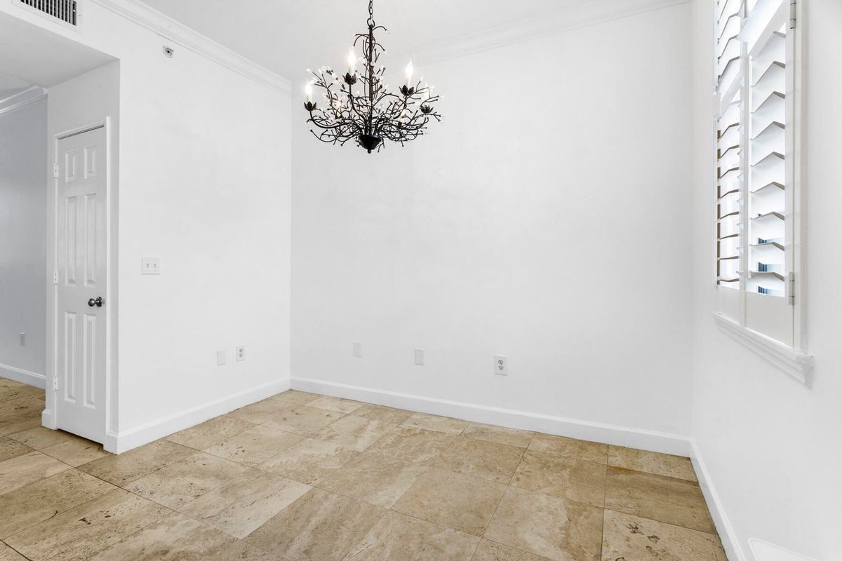 Building Photo - 691 Hibiscus St