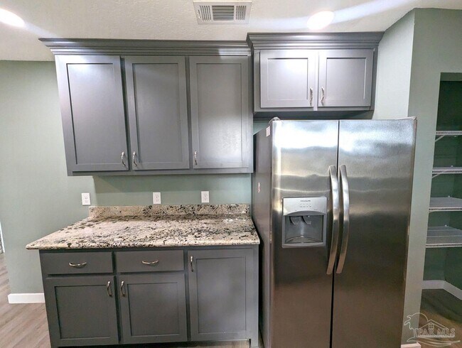 Building Photo - 6045 Hamilton Bridge Rd