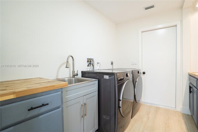 Building Photo - 16701 Bobcat Dr