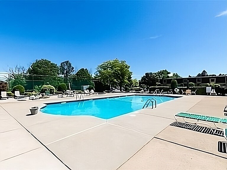 Building Photo - 120 Groton Dr