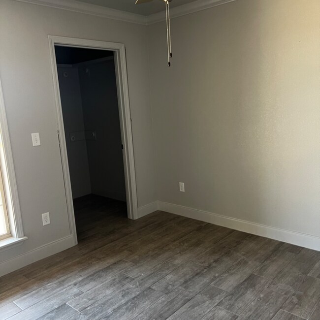 Building Photo - 9650 Elite St