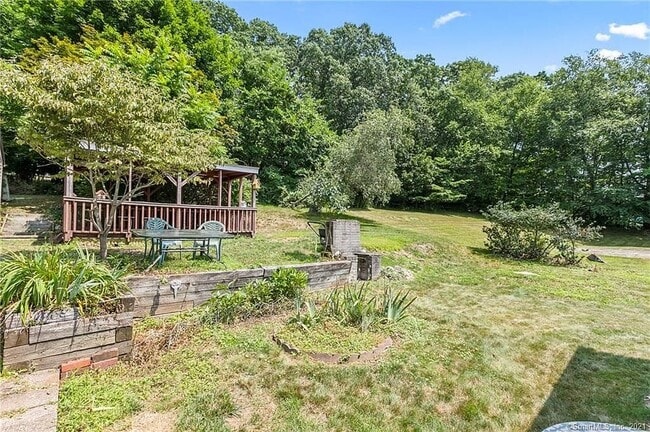 Building Photo - 2 Horseshoe Dr