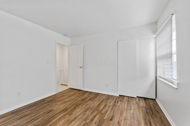 Building Photo - 106 Tarryton Ct E