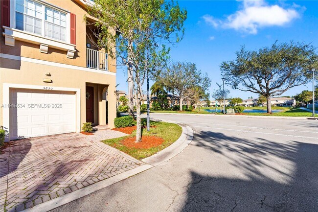 Building Photo - 5850 Hampton Hills Blvd