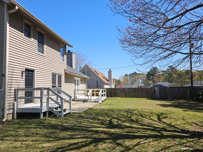 Building Photo - 107 Robinwood Dr