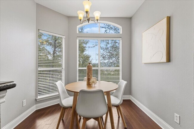 Building Photo - $1,650/mo – 2BR/1BA Condo in Northwest Austin with Stone Fireplace & Balcony