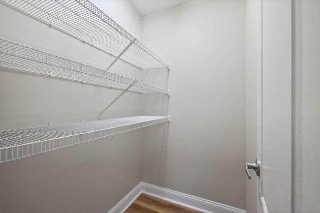 Building Photo - 333 Rossview Rd