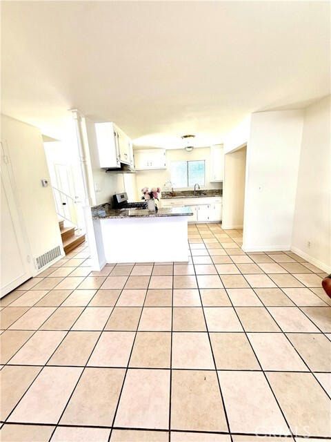 Building Photo - 684 E Lee Pl