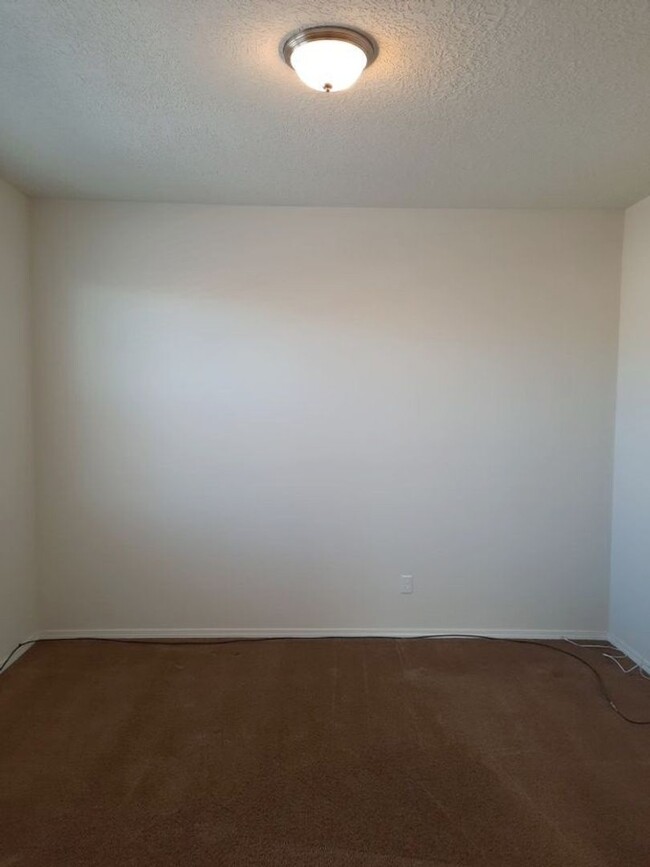 Building Photo - 3 bedroom 2 bathroom home in Rio Rancho! C...