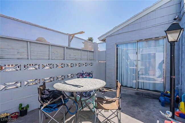 Building Photo - 5168 Garden Ln