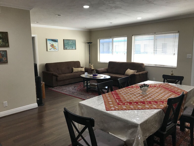 unit is UNFURNISHED - 1126 N Central Ave