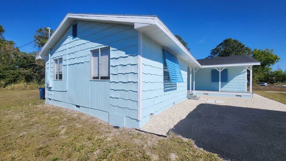 Building Photo - Charming 3BR/2BA House in Lehigh MOVE IN SPECIAL 50% OFF FIRST MONTH RENT!