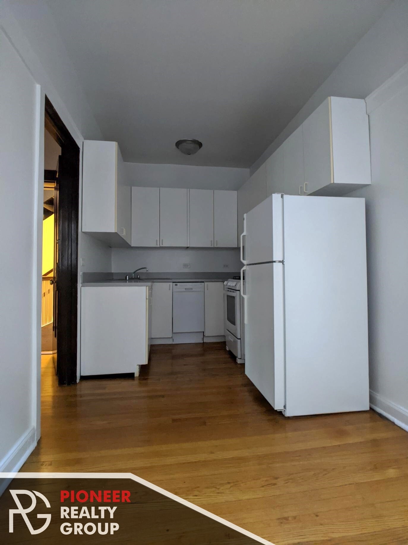 Building Photo - 822 W Waveland Ave