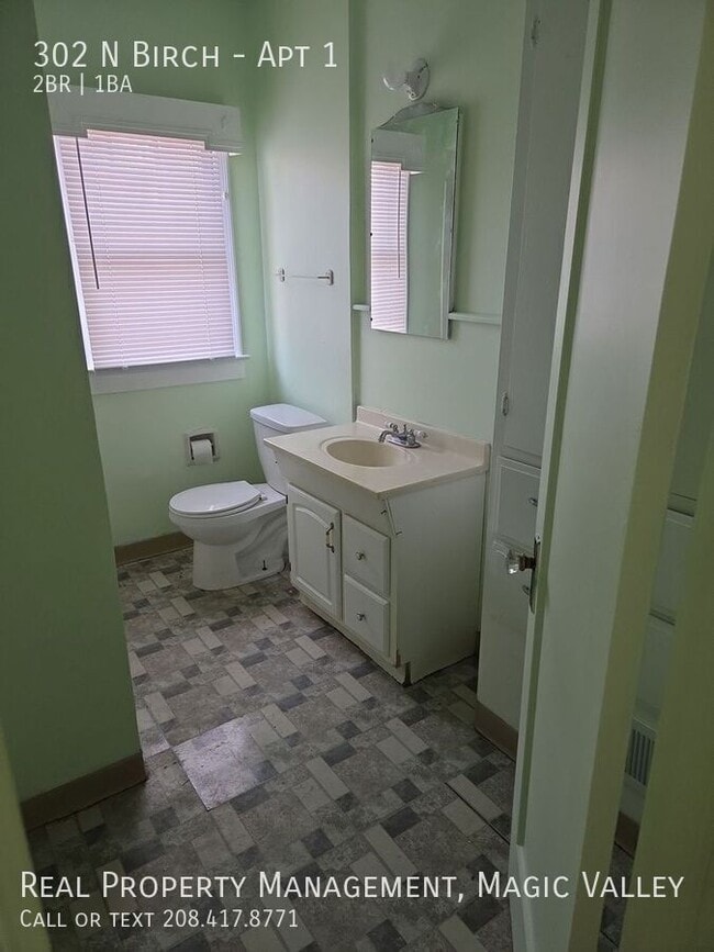 Building Photo - 302 N Birch-Apt 1