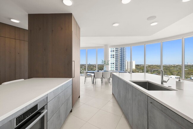 Building Photo - 2900 W Bay to Bay Blvd