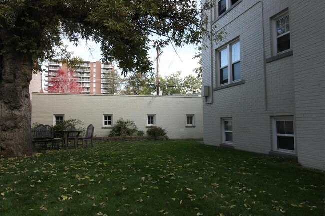 Building Photo - 504 Pearl St
