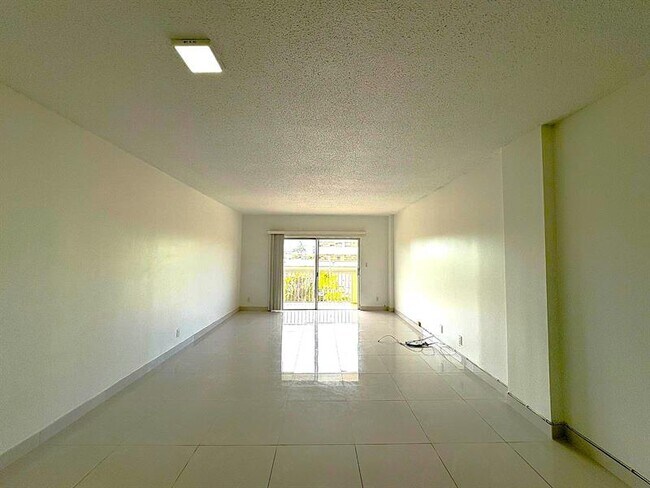 Building Photo - 1455 N Treasure Dr