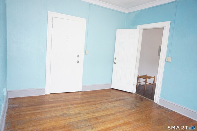 Building Photo - 472 Prospect Ave