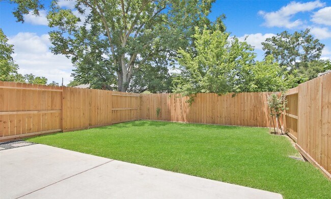 Building Photo - 3537 Mt Pleasant St