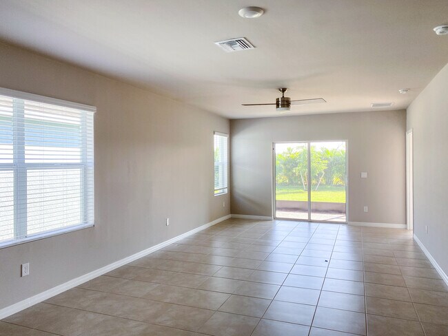 Building Photo - 2864 Coral Cir