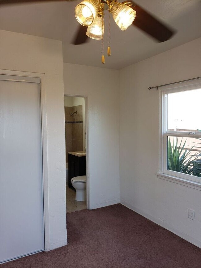 Building Photo - Summer Special $1000 REBATE! Charming stand alone cottage in gated community!