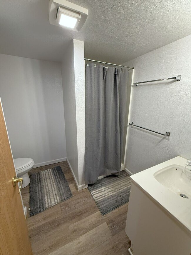 Building Photo - 1325 St James Ct