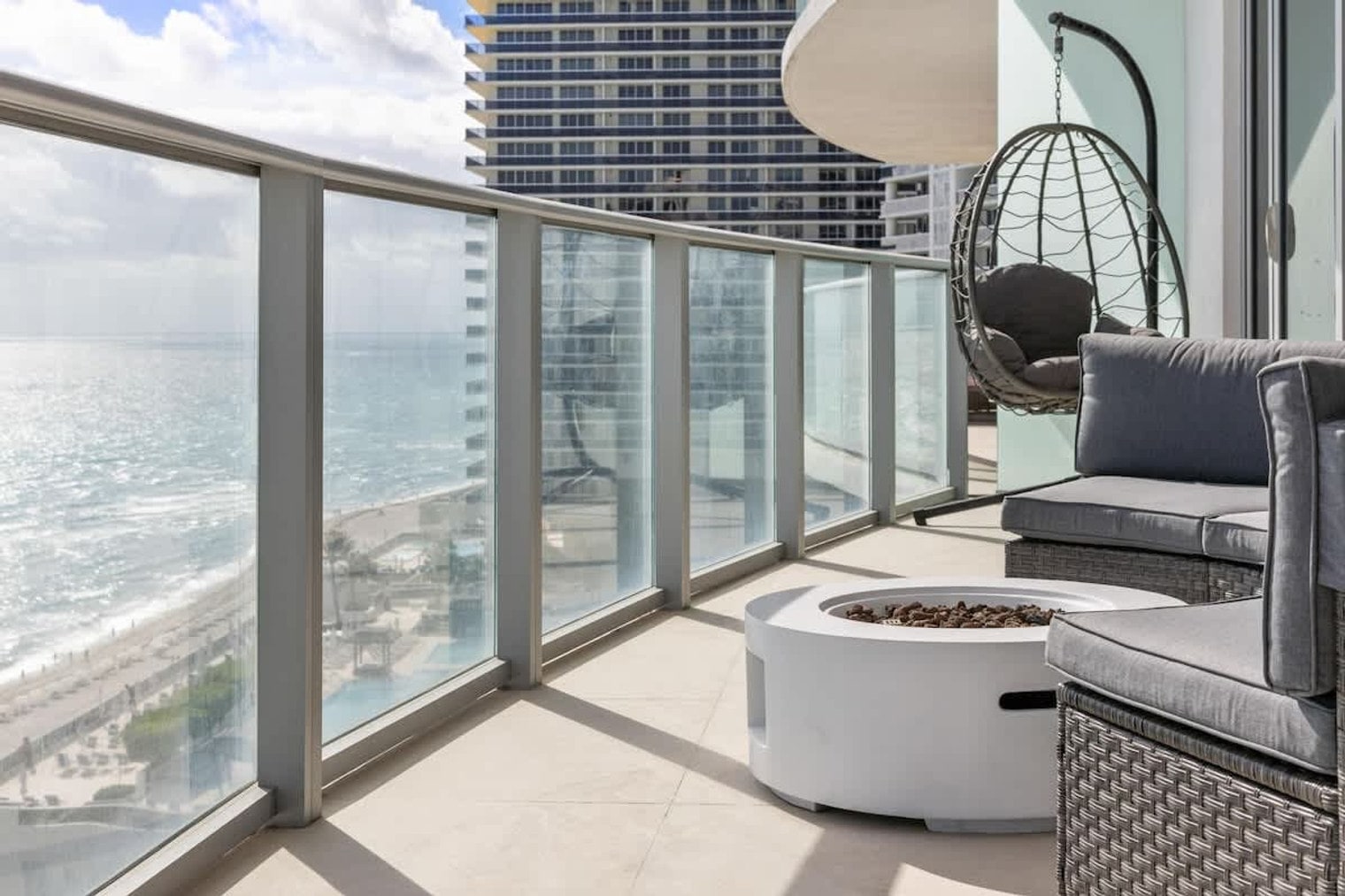 Building Photo - 4011 S Ocean Dr