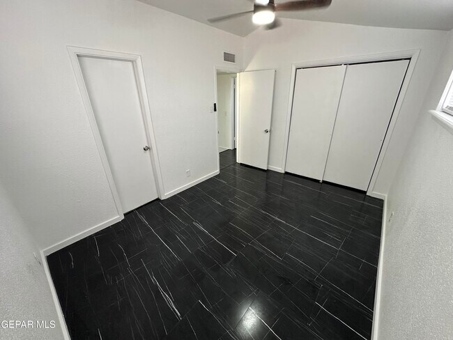 Building Photo - 10408 Medwood Dr