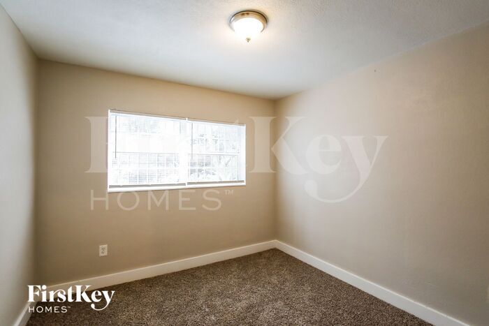 Building Photo - 810 NW 186th Dr