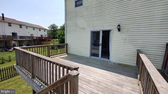 Building Photo - 2 Shadowbrook Ct