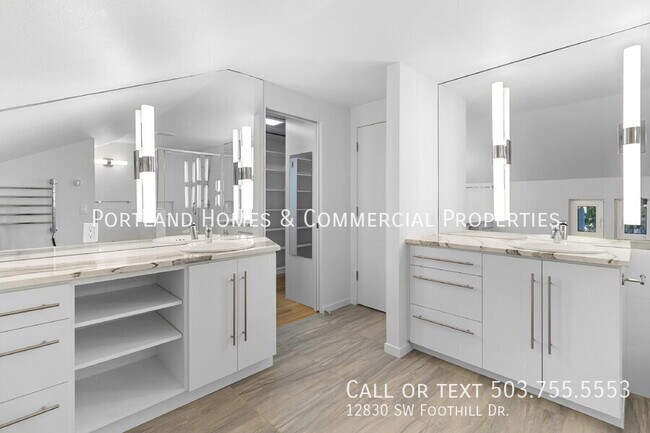 Building Photo - 12830 SW Foothill Dr