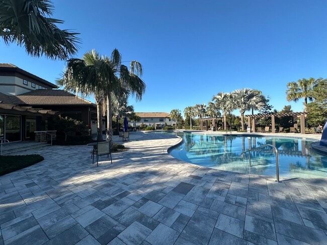 Building Photo - 4 Bedroom 3.5 Bath Townhome in The Vistas ...