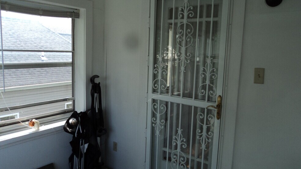 second floor entrance - 117 E Suttenfield St