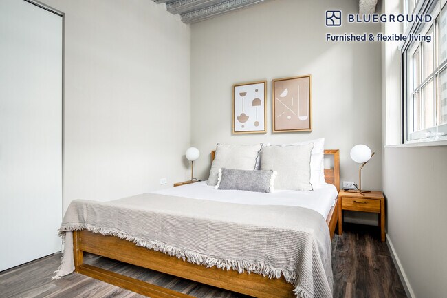 Building Photo - 60 E Benton Pl
