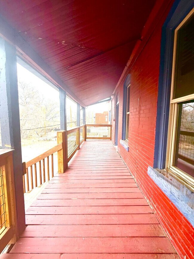 Building Photo - 207 Midway Ave