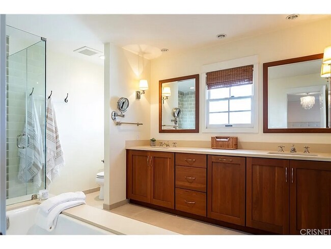 Building Photo - 12807 Milbank St