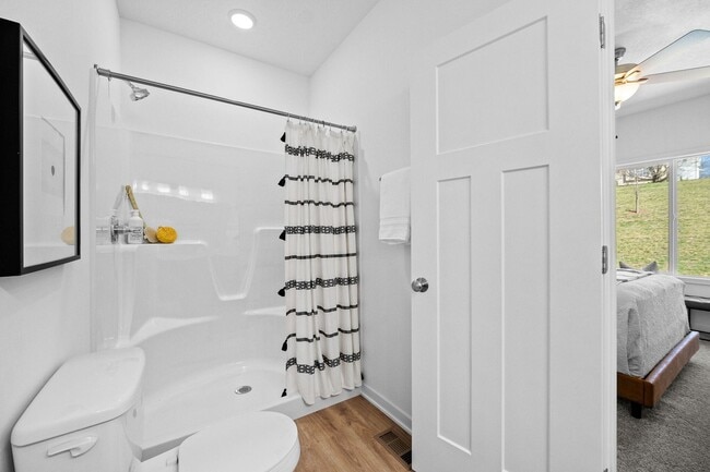 Building Photo - Townhouse for Rent