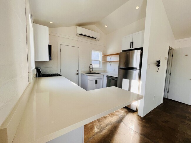 Building Photo - Adorable Studio Cabin near Joshua Tree Town Center