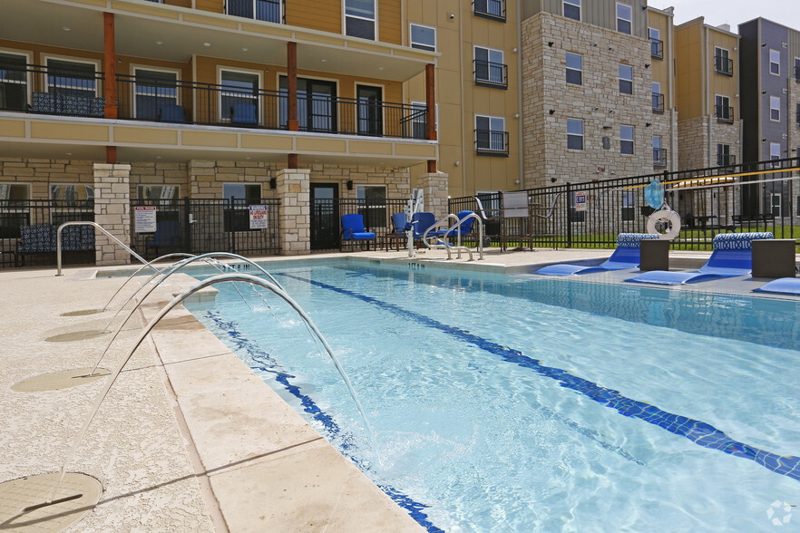 Gorgeous Pool with Sundeck! - Sansom Pointe Senior