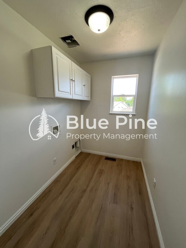 Building Photo - 5231 Clearfield Ln