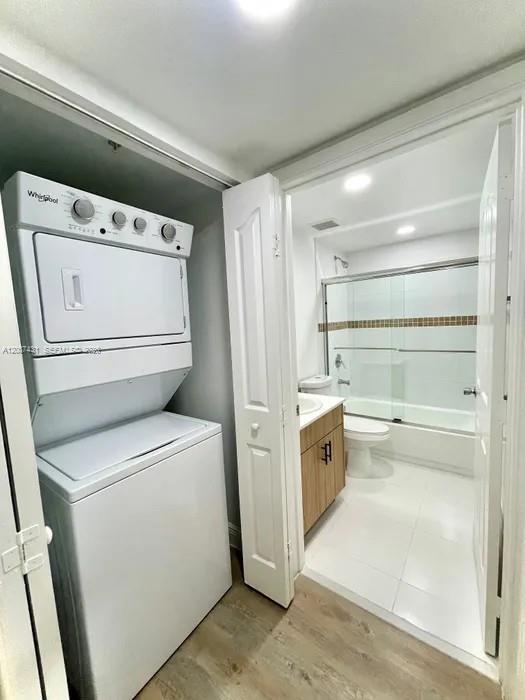 Building Photo - 4041 N Pine Island Rd