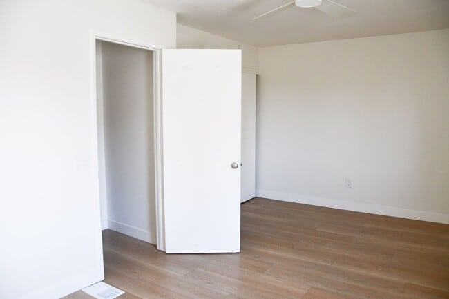 Building Photo - Valencia (994)