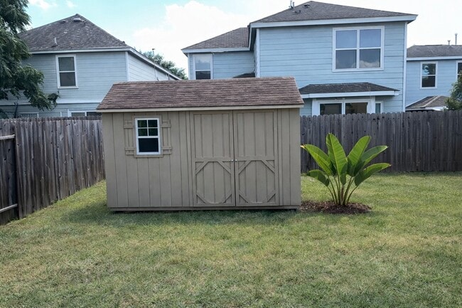 Building Photo - 12006 Madison Oak St