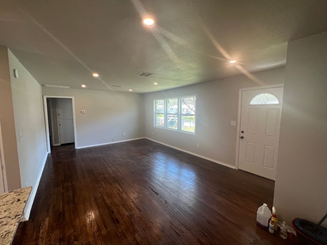 Building Photo - 727 E 33rd St N