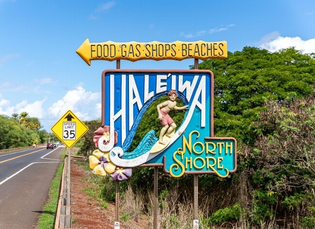 Building Photo - Estate on 1 acre 3 bedroom 2.5 baths and attached 2 car garage