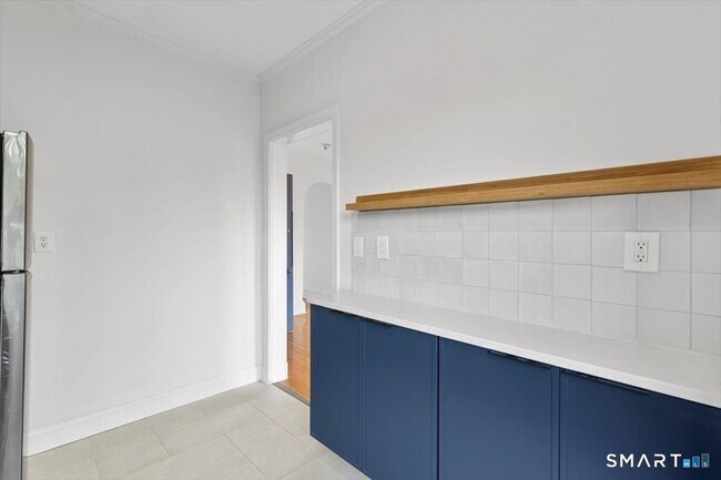 Building Photo - 46 Trumbull St
