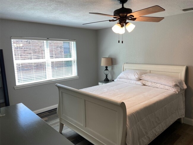 Building Photo - 310 Rosebud Dr